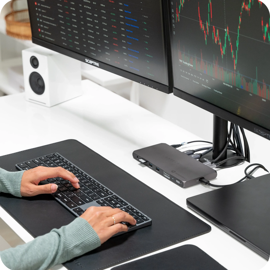 Thunderbolt 4 Docking Station with DisplayLink